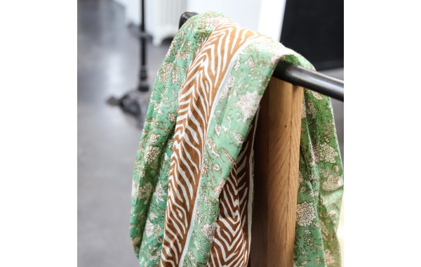 Foulard en été : les 5 règles d’or pour un bon choix